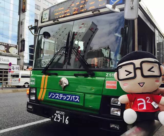 喜欢日本绿色的巴士